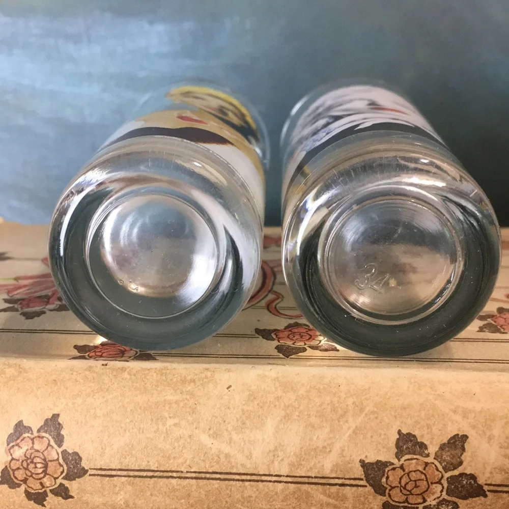 Marilyn Monroe Shot Glasses Set of 2 - Picture 5 of 8